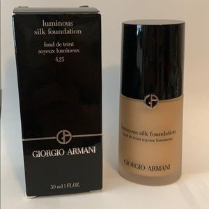 Giorgio Armani Luminous Silk Foundation Color 4.25